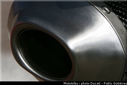ducati_1198_sbk_2009_023.jpg