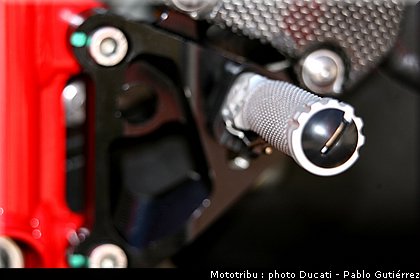ducati_1198_sbk_2009_024.jpg