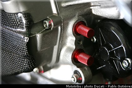 ducati_1198_sbk_2009_025.jpg