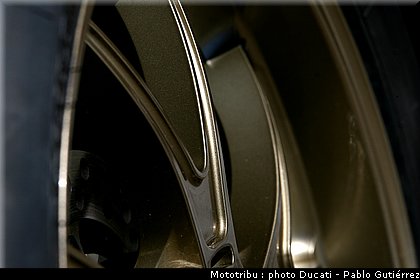 ducati_1198_sbk_2009_026.jpg