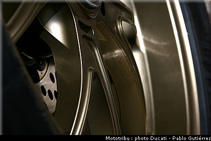 ducati_1198_sbk_2009_027.jpg