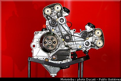 ducati_1198_sbk_2009_042.jpg