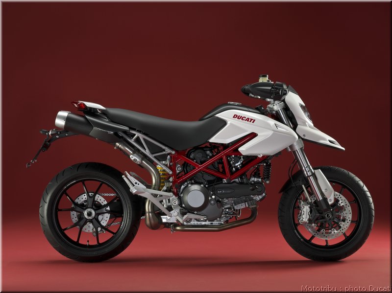 ducati_hypermotard_2009_1