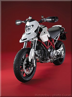 ducati_hypermotard_2009_3.jpg