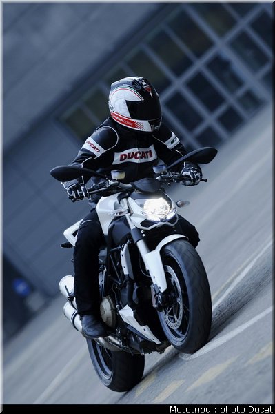 ducati_streetfighter2009_014