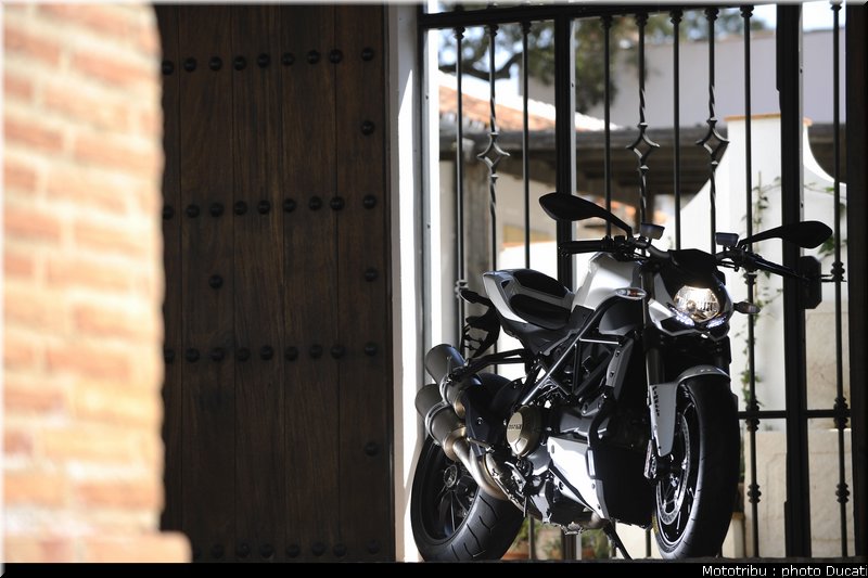 ducati_streetfighter2009_015