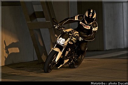 ducati_streetfighter2009_010.jpg