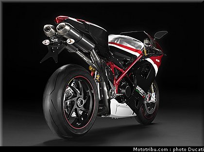 ducati_1198r_corse_se_2010_2.jpg
