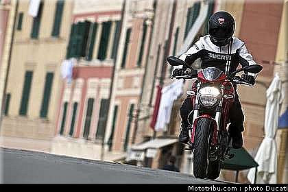 ducati_796_2010_001.jpg