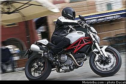 ducati_796_2010_002.jpg