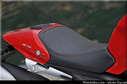 ducati_796_2010_035.jpg