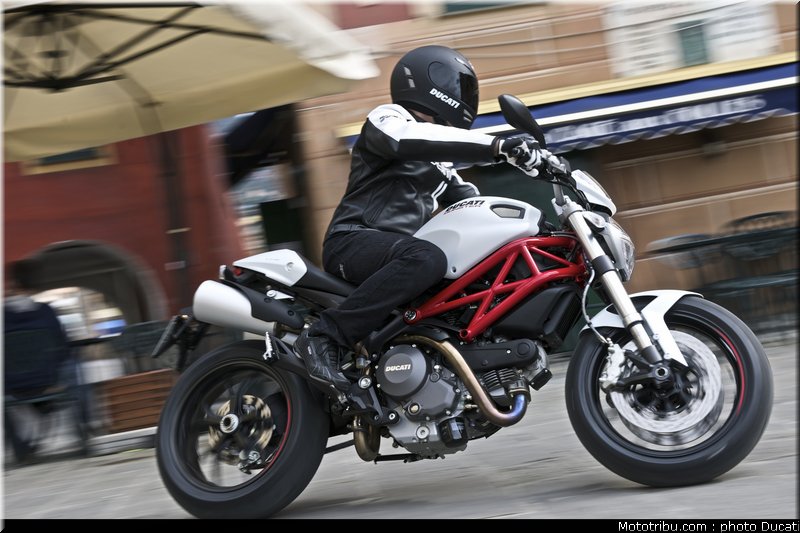 ducati_796_2010_002