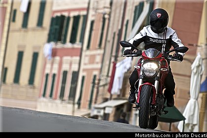 ducati_796_2010_001.jpg
