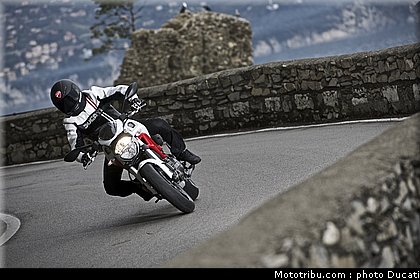 ducati_796_2010_020.jpg