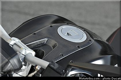 ducati_796_2010_041.jpg