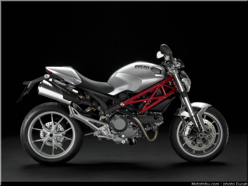 ducati_1100_2010_2