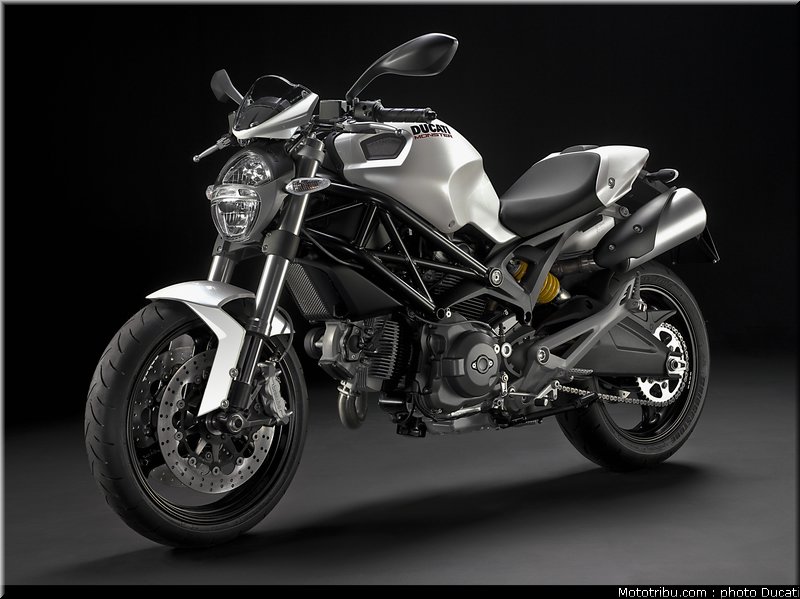 ducati_monster_696_2010_2
