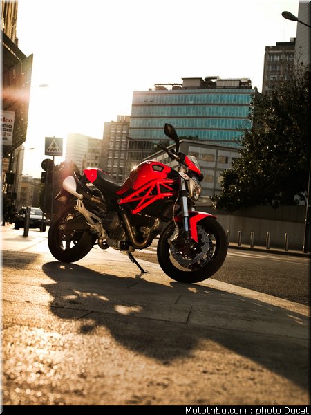 ducati_monster_696_2010_4