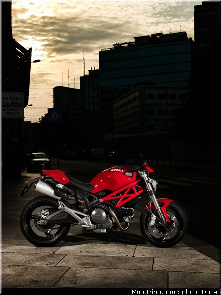 ducati_monster_696_2010_5