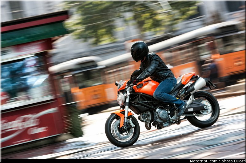 ducati_monster_696_2010_7