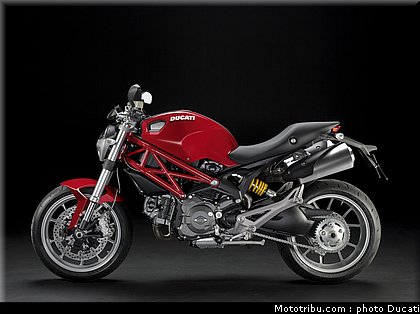 ducati_1100_2010_3.jpg
