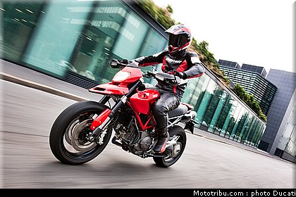 ducati_hypermotard_1100_evo_011.jpg