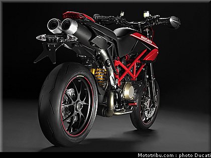 ducati_hypermotard_1100_evo_sp_2010_4.jpg