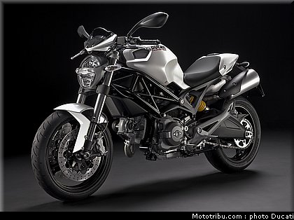 ducati_monster_696_2010_2.jpg