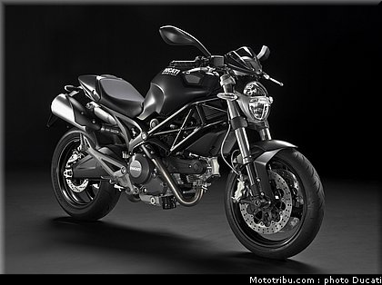 ducati_monster_696_2010_3.jpg