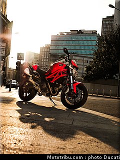ducati_monster_696_2010_4.jpg