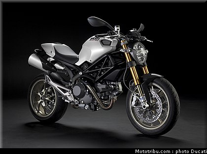 ducati_monster_696_2010_8.jpg