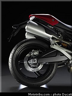 ducati_monster_696_abs_2010_1.jpg