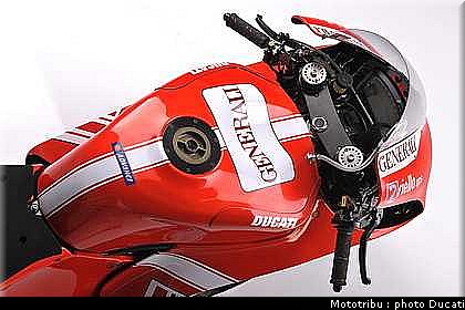 ducati_gp10_2010_025.jpg