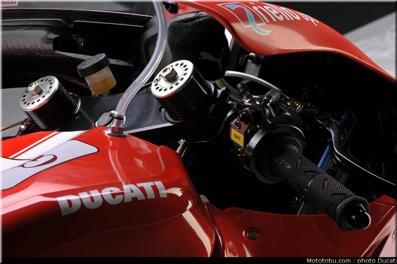 ducati_gp10_2010_023