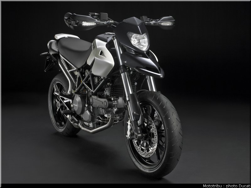 ducati_hypermotard_2010_1