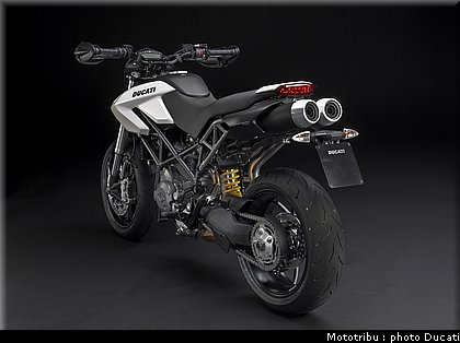 ducati_hypermotard_2010_2.JPG