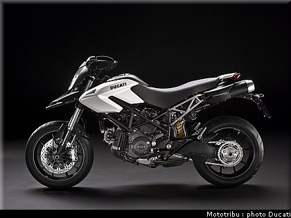ducati_hypermotard_2010_4.JPG