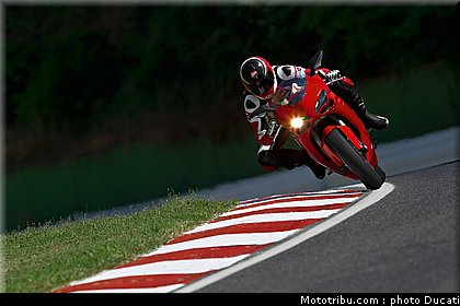 ducati_1198_sp_2011_01.jpg