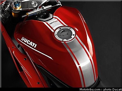 ducati_1198_sp_2011_07.jpg