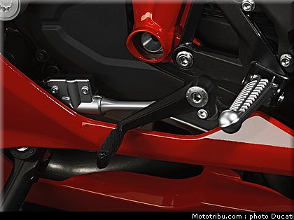 ducati_1198_sp_2011_08.jpg