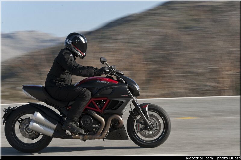 ducati_2011_diavel_002