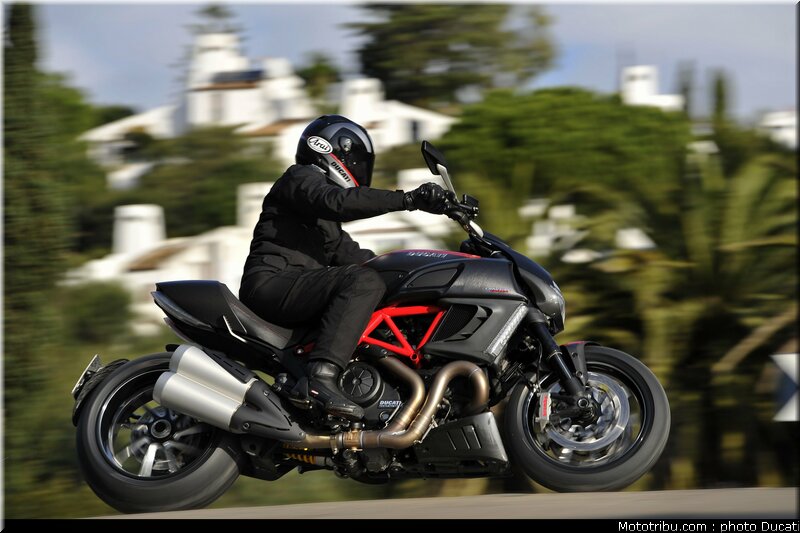 ducati_2011_diavel_004