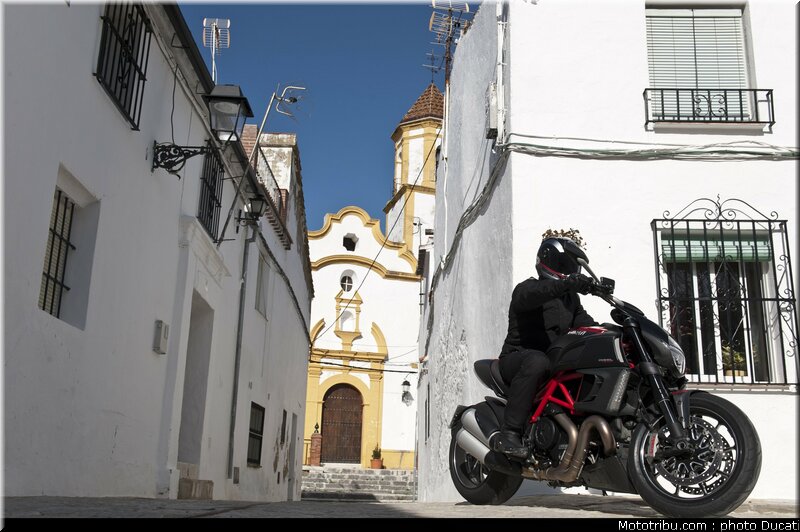 ducati_2011_diavel_005