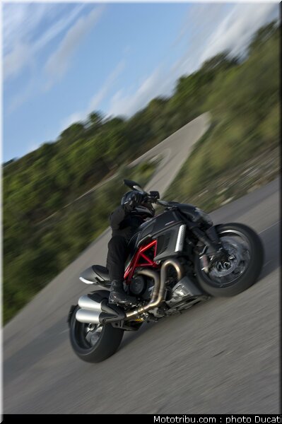 ducati_2011_diavel_009