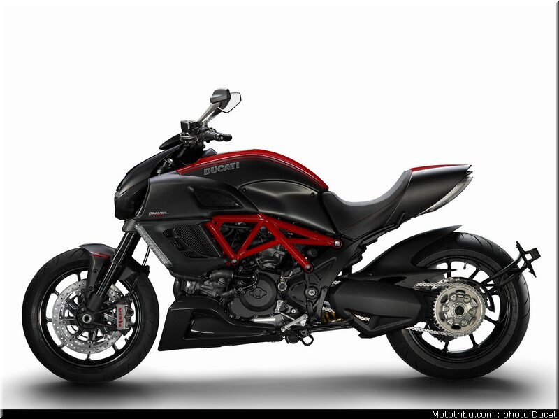 ducati_2011_diavel_021