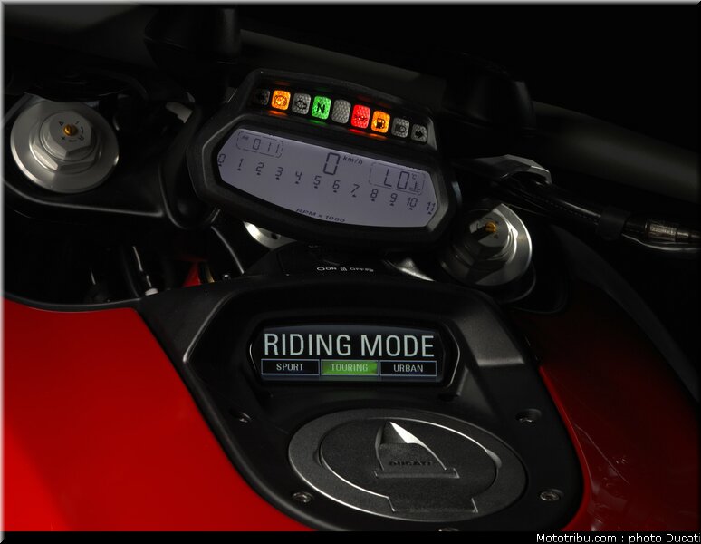 ducati_2011_diavel_033