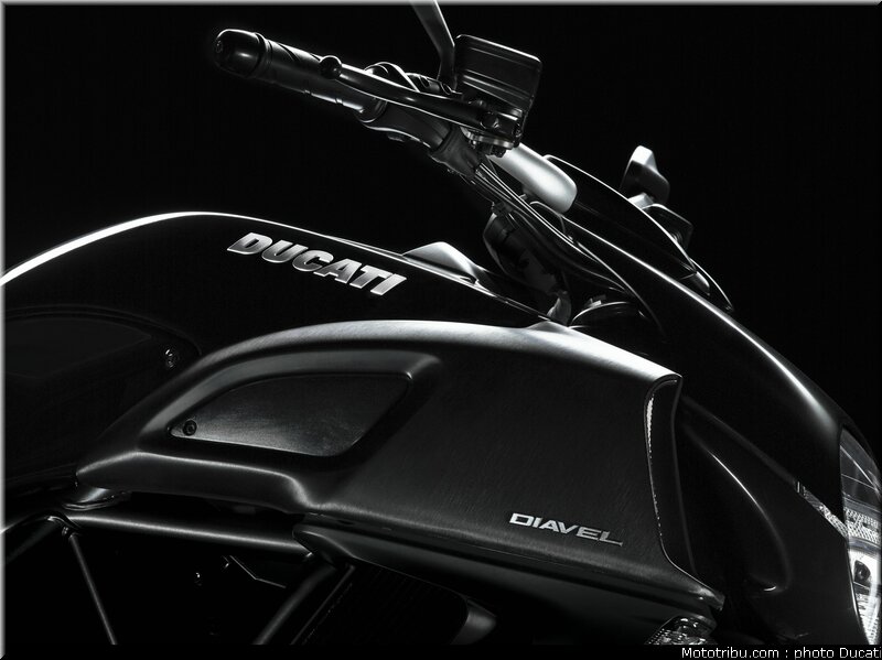 ducati_2011_diavel_036