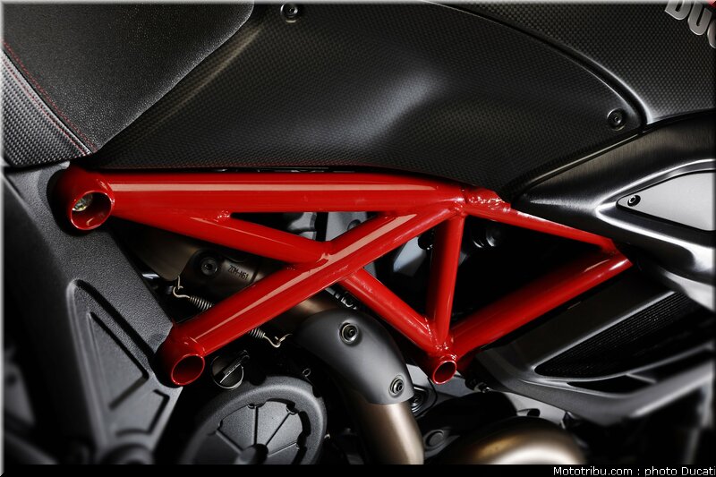 ducati_2011_diavel_037