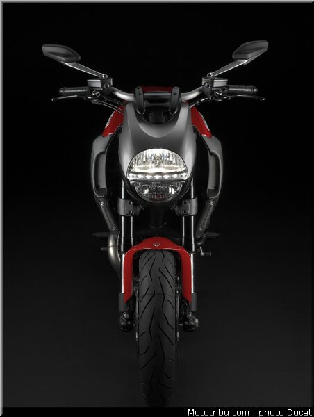 ducati_2011_diavel_038