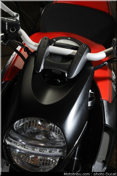 ducati_2011_diavel_039